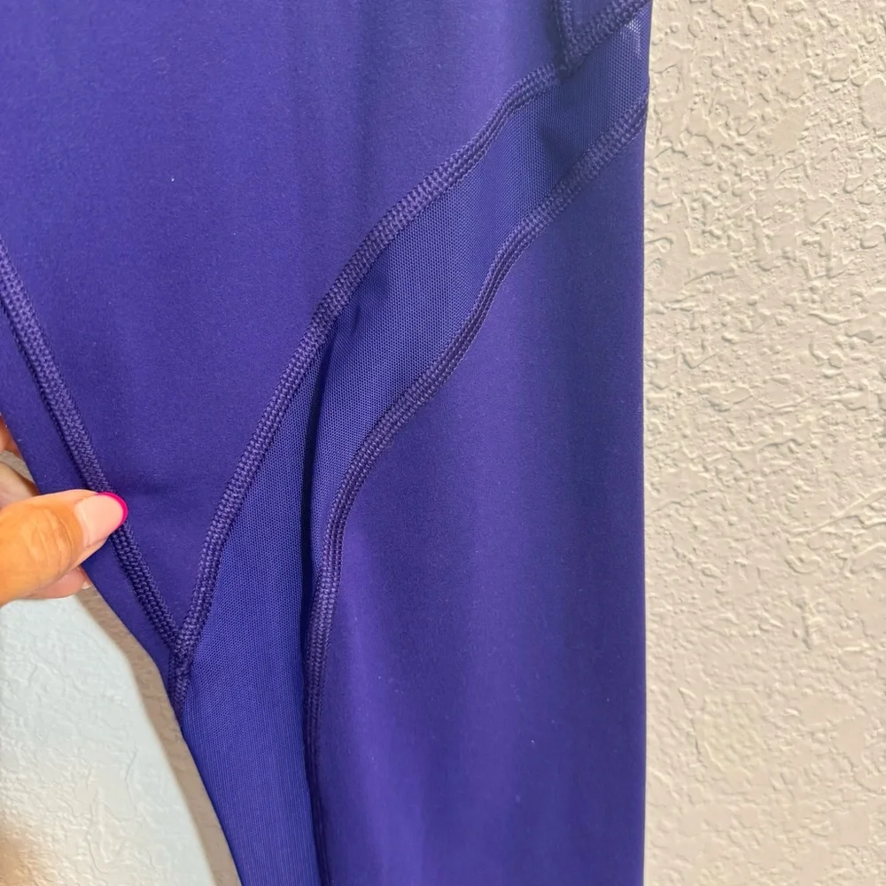 Athleta- Conscious Crop Sports Bra and Salutation Mesh 7/8 Leggings bundle M/L - Picture 10 of 14